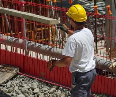 Immobilier : mises en chantier toujours en baisse, mais la reprise de la hausse des permis de construire donne de l'espoir Immobilier : mises en chantier toujours en baisse, mais la reprise de la hausse des permis de construire donne de l'espoir