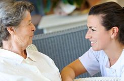 Maisons de retraite : « J'arrivais à 13h et ma mère n'était pas encore lavée »