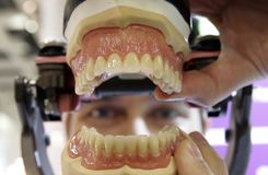Bercy veut faire baisser le prix des prothèses dentaires
