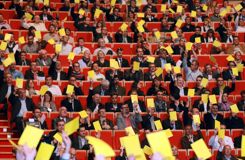 Gattaz travestit les patrons du Medef… en arbitres de foot