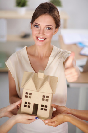 Les agents immobiliers en chair et en os tiennent toujours leur place sur le marché de l'immobilier Les agents immobiliers en chair et en os tiennent toujours leur place sur le marché de l'immobilier