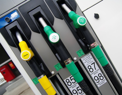 Prix des carburants : les hausses du pétrole brut appliquées immédiatement, pour les baisses, faudra voir... Prix des carburants : les hausses du pétrole brut appliquées immédiatement, pour les baisses, faudra voir...