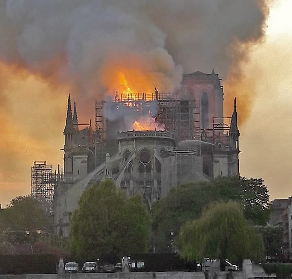 Reconstruction de Notre-Dame de Paris : 163 millions d'euros collectés au 23 avril, qui a donné ? Reconstruction de Notre-Dame de Paris : 163 millions d'euros collectés au 23 avril, qui a donné ?