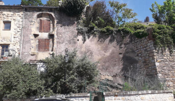 Immeuble à 1 euro, 329 m2, plan de restauration à respecter
